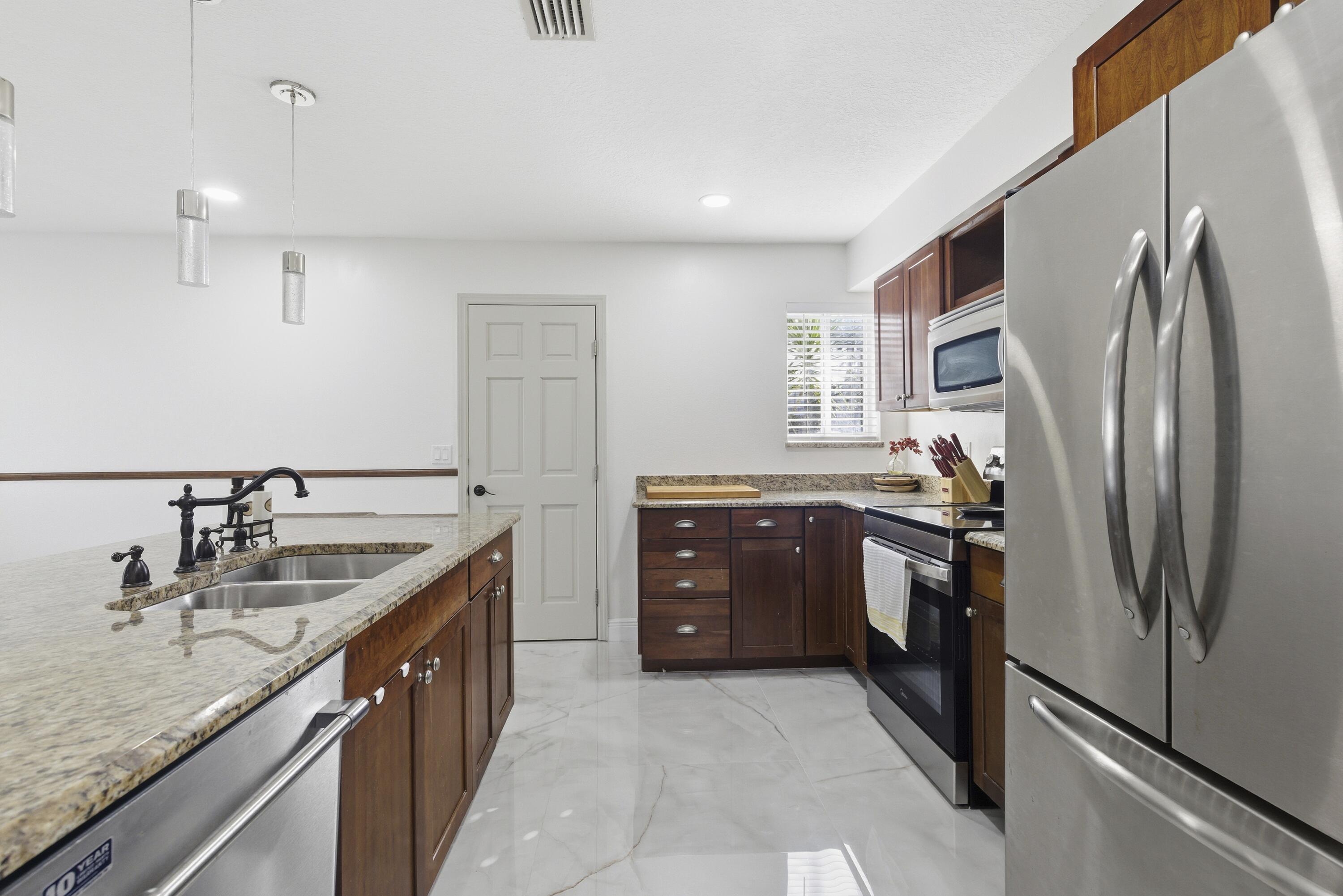 BREAKERS LANDING, A CONDOMINIUM - Residential Lease