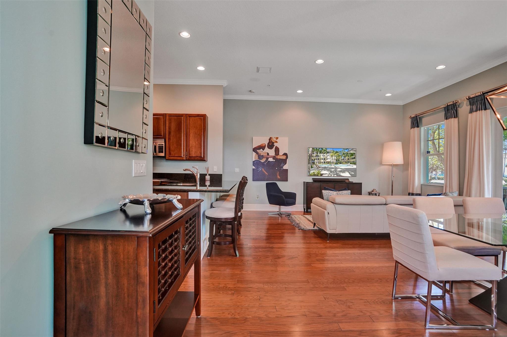 222 S Latitude Cir
