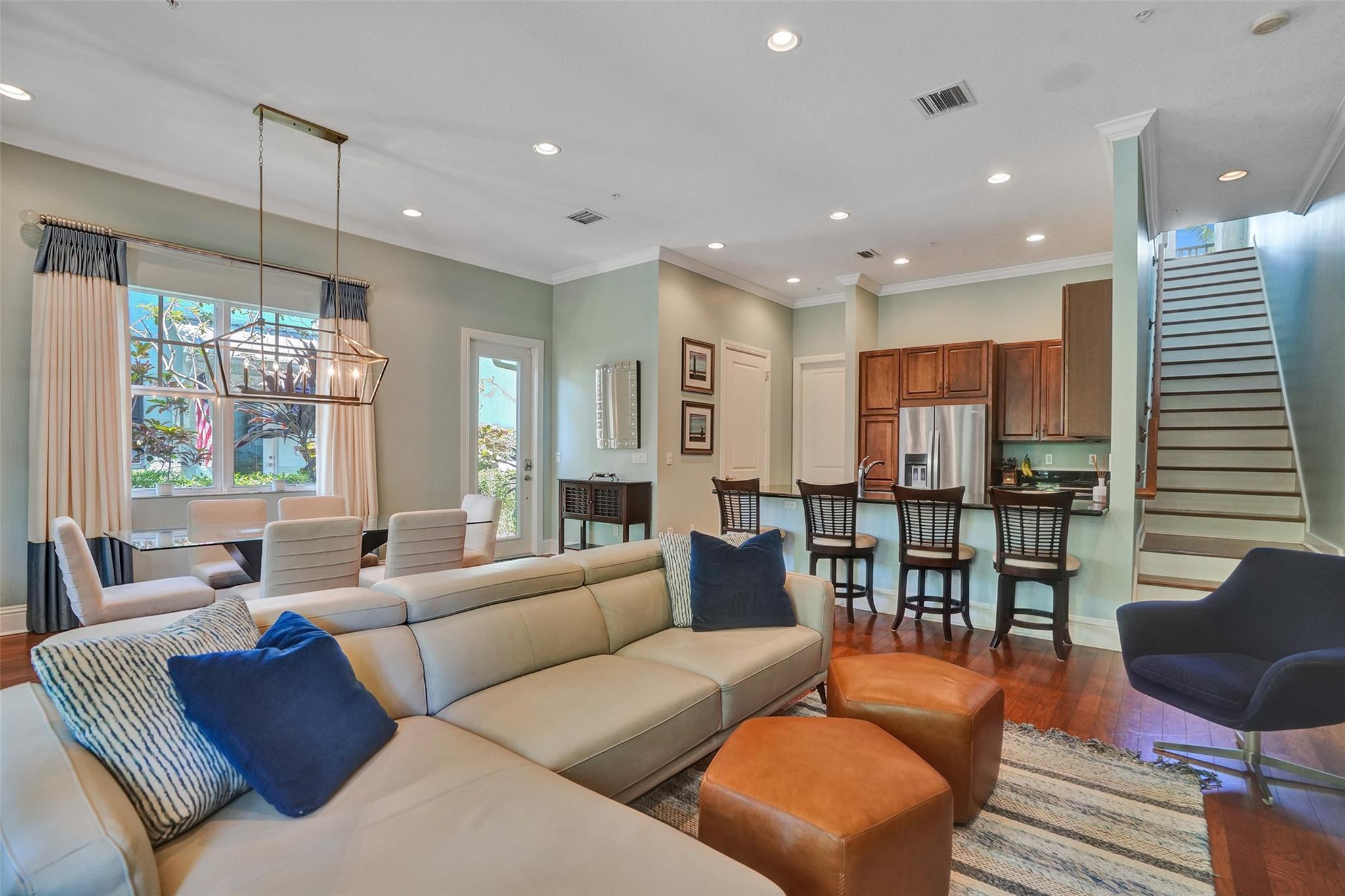 222 S Latitude Cir
