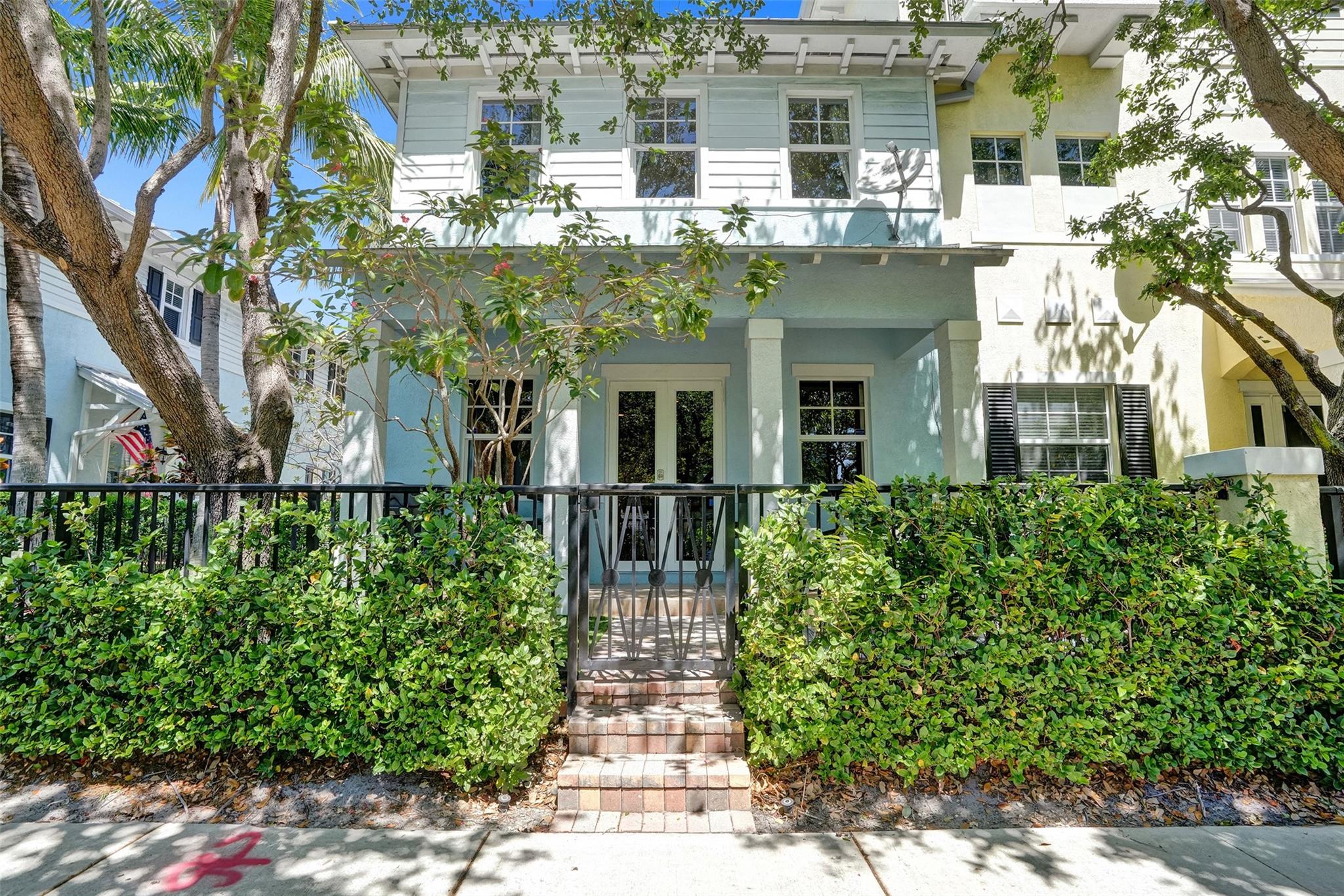 222 S Latitude Cir