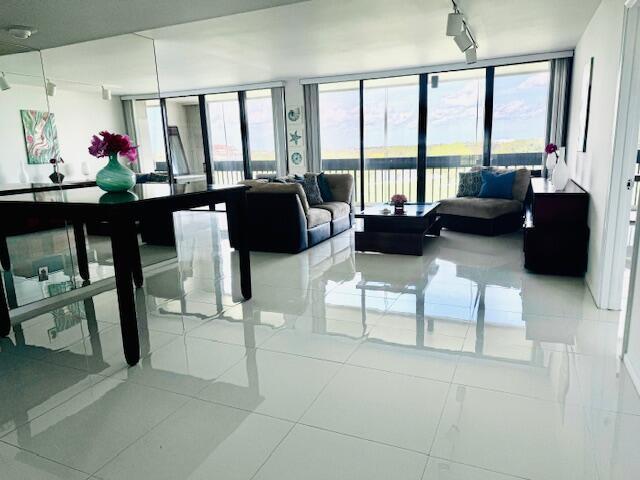 LANDS OF THE PRESIDENT CONDO 2 , - Residential