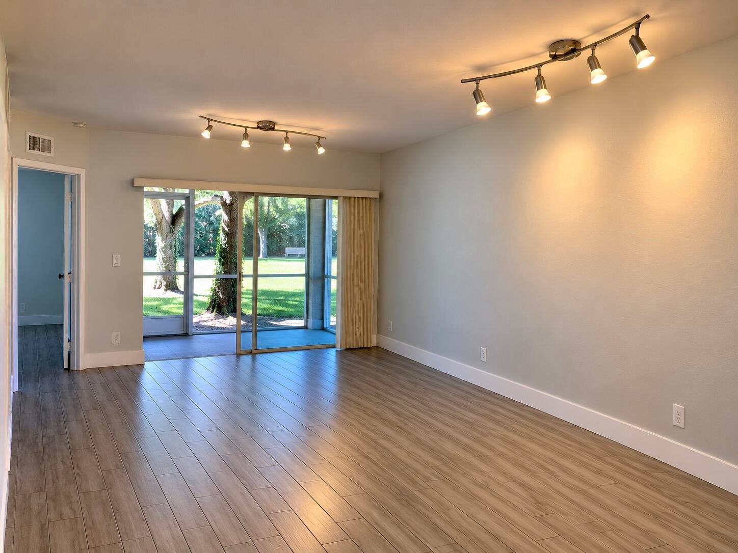 1161 GOLDEN LAKES Boulevard 1316