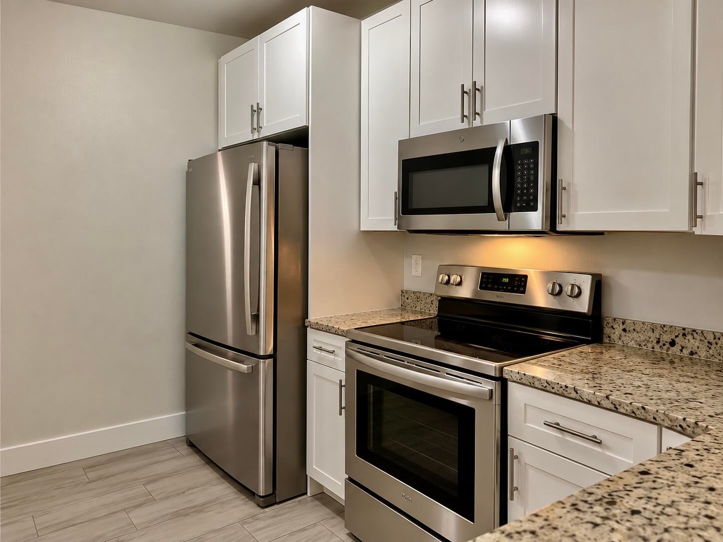 1161 GOLDEN LAKES Boulevard 1316