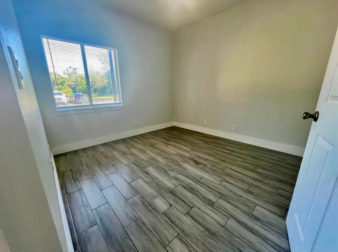 1161 GOLDEN LAKES Boulevard 1316