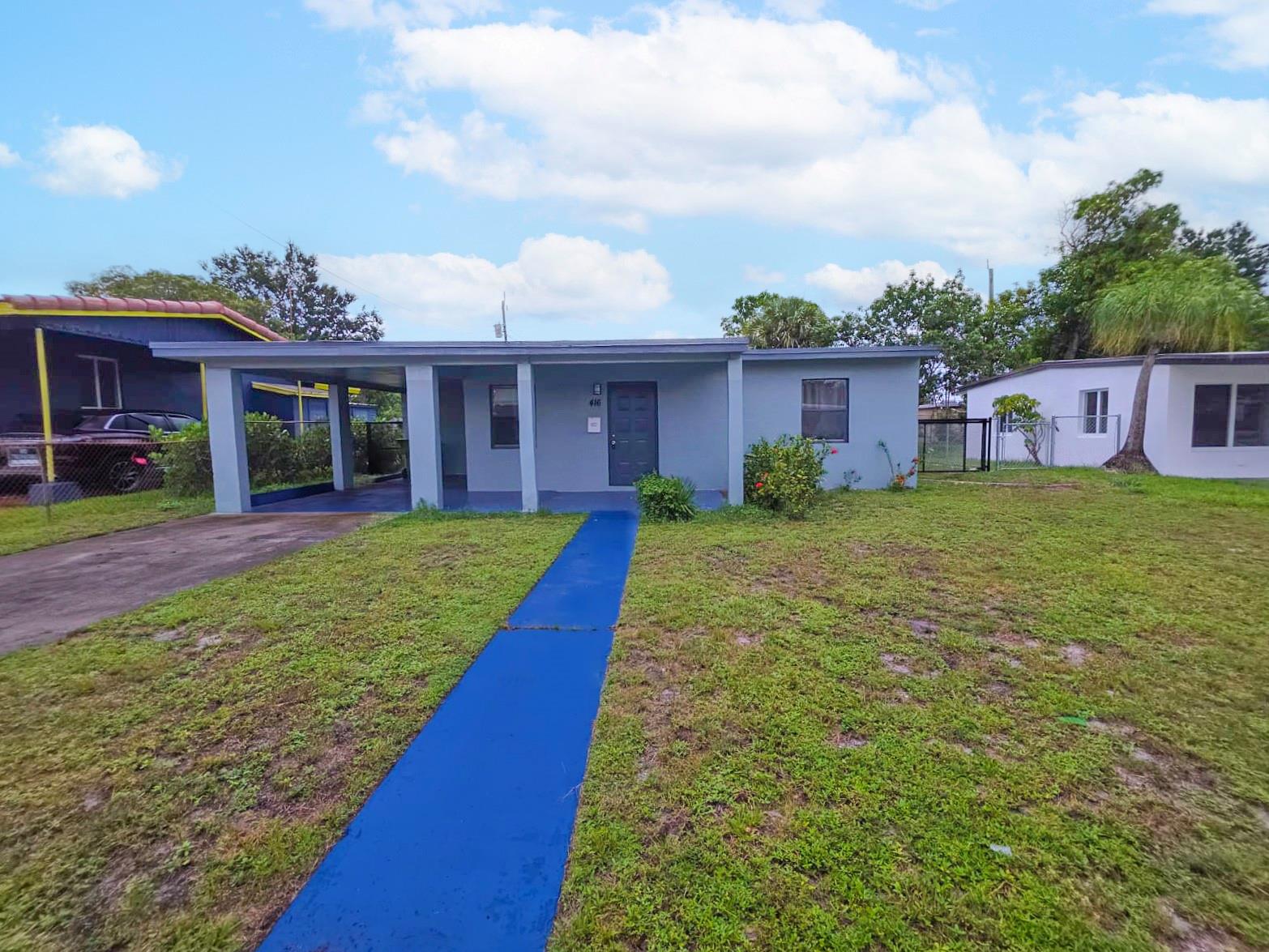 Amazing Find In The Heart Of Ft Lauderdale! 3 Bedroom 1 Bath House On Almost A Quarter Acre With Carport & Ceramic Flooring Throughout. Kitchen Is Updated With Granite Countertops & Beautiful Mosaic Tile Backsplash. In Home Washer/Dryer & Large Fenced Yard, Perfect For Entertaining Or Relaxing. This Is Must See!