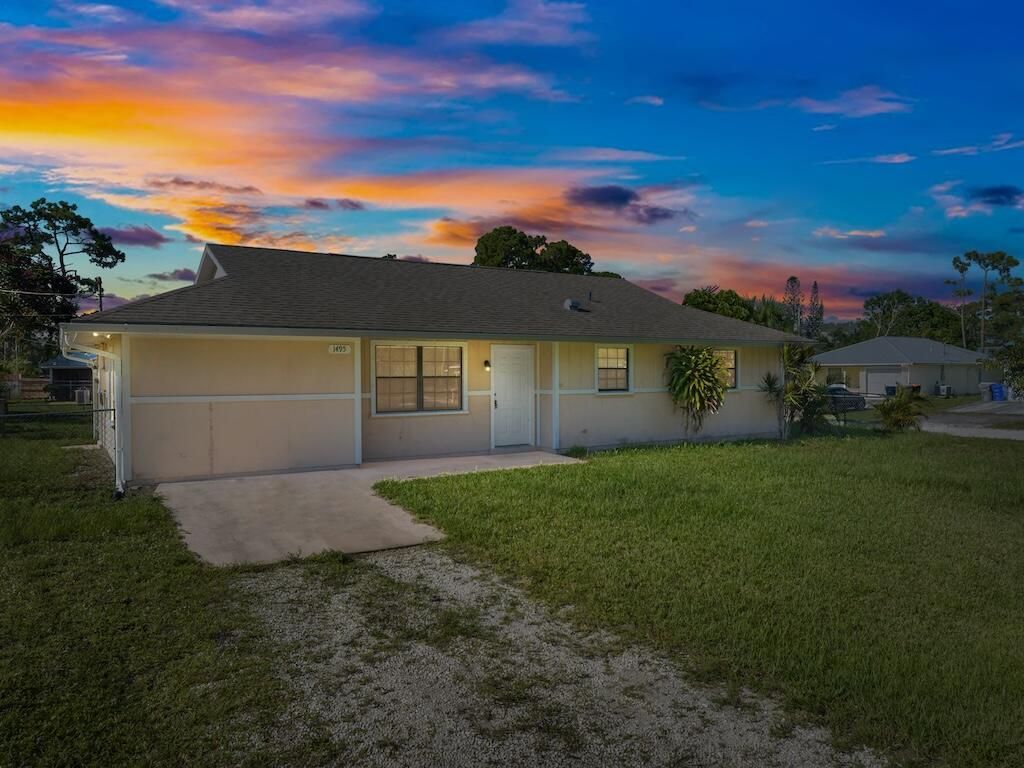 Photo of 1495 12th Street SW, Vero Beach, FL 32962 (MLS # R11132052)