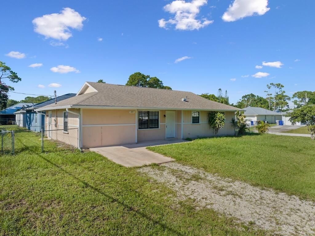 Photo of 1495 12th Street SW, Vero Beach, FL 32962 (MLS # R11132052)