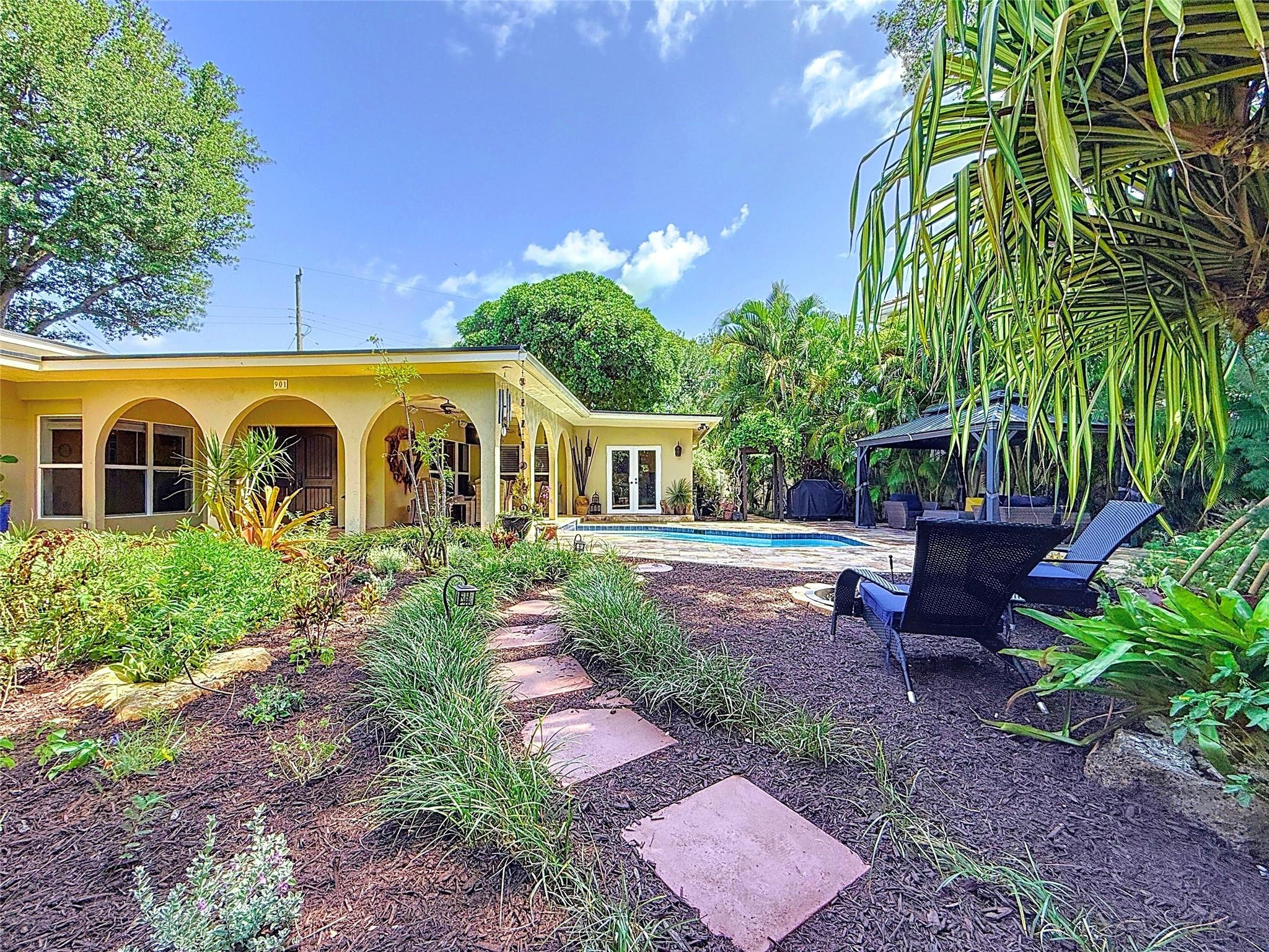 RIO VISTA C J HECTORS RES - Residential