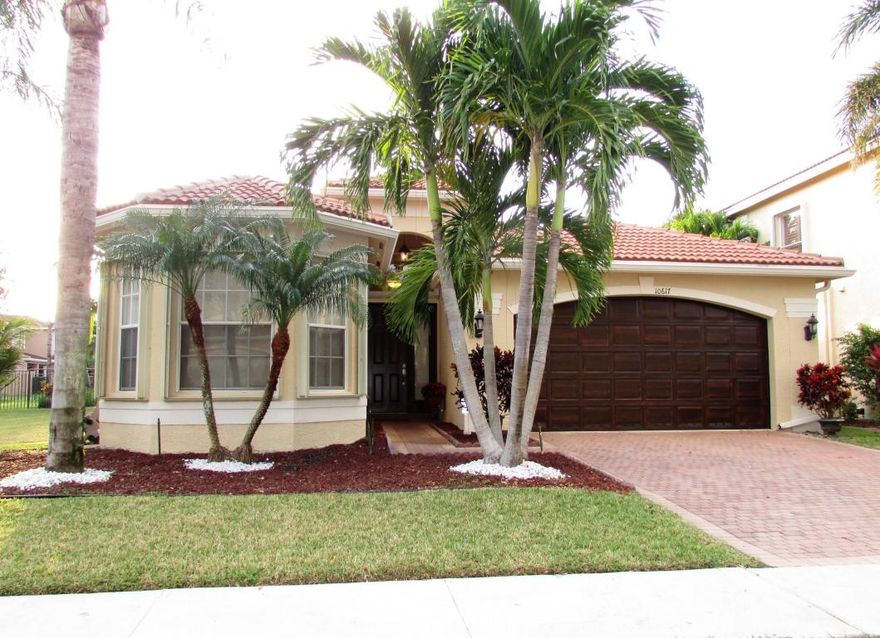 Hurry for this upgraded lakefront one-story poolhome in exclusive Canyon Lakes! Elegant Onyx model 4 bedroom with double coffered foyer, fresh paint and new wood laminate throughout. Family room opens to a well appointed kitchen with granite counters, island, walk-in pantry and great breakfast area overlooking the pool and lake! 
Triple split layout where 3rd bedroom has its own full bath and outdoor atrium. Heat and chiller system on the swimming pool for year round enjoyment. Spacious Owner's suite, along with converted garage, creates comfortable living for almost any family. Canyon Lakes offers endless amenities including a resort style heated pool, 10 person spa, splash pad waterpark with kiddie pool, 3 tot lots, 2 Har-Tru Tennis courts, full court basketball and party pavilion. Club room with service kitchen, fully equipped gym, dance studio, safari playroom for the little ones, and on-site property manager. All of this, plus 24 hour guard gate, lush tropical landscaping, and miles of exercise trails. Excellent location within walking and biking distance to schools, shopping, restaurants and entertainment at both Canyon Town Center and Delray Marketplace.