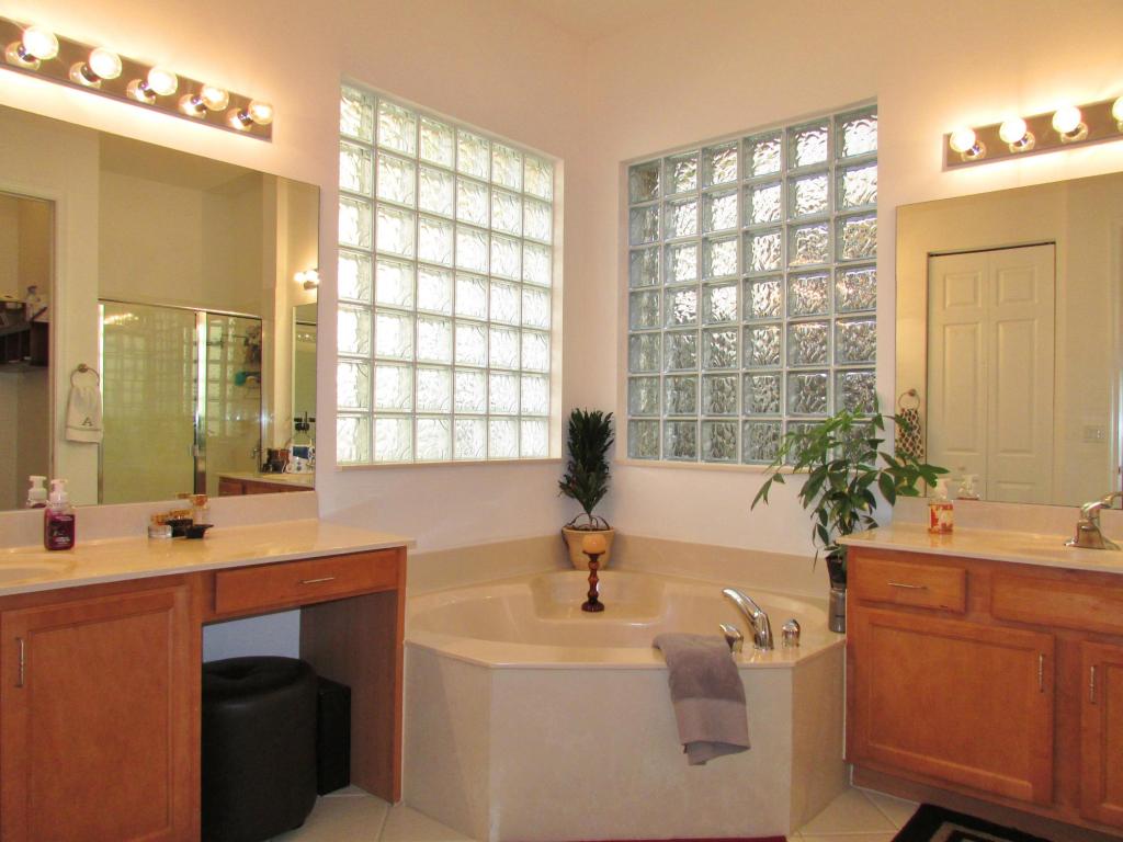 CANYON LAKES 1 - Residential Lease