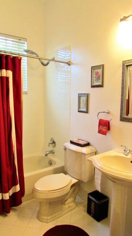 CANYON LAKES 1 - Residential Lease