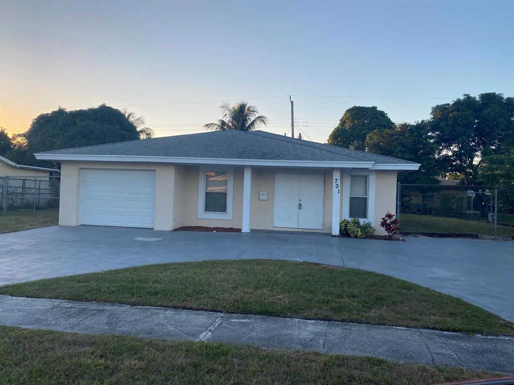 Photo of 701 Clear Lake Avenue, West Palm Beach, FL 33401 (MLS # R10896718)
