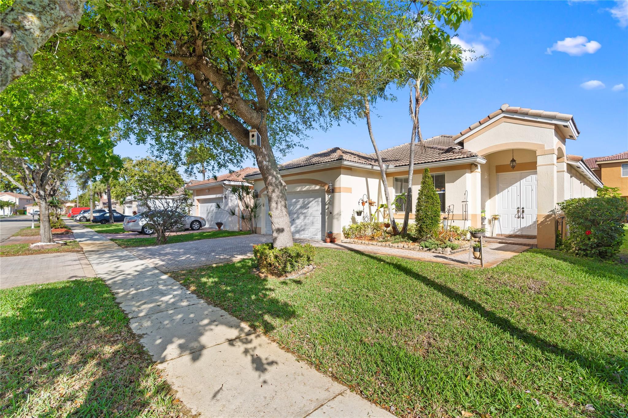 Welcome home to this beautifully designed 3-BD, 2-BA, 2-car garage home, where style meets functionality. Featuring volume ceilings and a thoughtfully designed split-bedroom, open floor plan, this home offers the perfect balance of comfort and entertainment. The kitchen is a standout, equipped with sleek, 2-year-new stainless appliances, wood cabinets and ample counter space for effortless meal prep. With abundant storage and a seamless flow into the family room, this kitchen is truly the heart of the home. An inviting patio creates the perfect indoor-outdoor living experience. The primary suite is a serene retreat, featuring a generously sized walk-in closet and an ensuite with a dual-sink vanity, a luxurious soaking tub, and a separate shower.