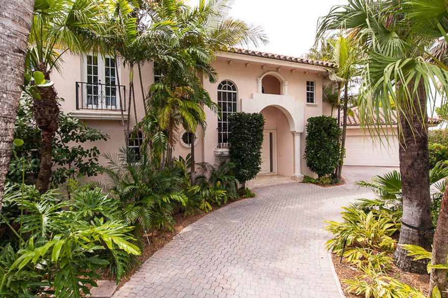 Conveniently located near town and only one block to the ocean. Wonderful indoor and outdoor entertaining spaces. First floor master.