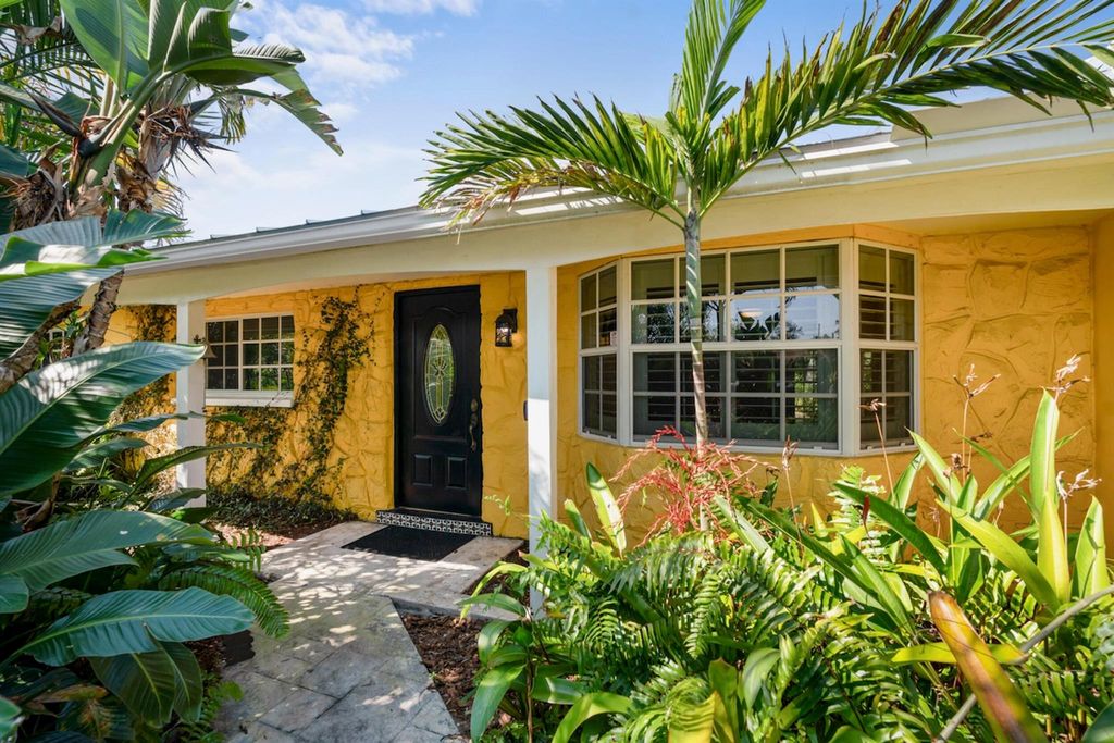 Photo of 12043 Dolphin Drive, Palm Beach Gardens, FL 33410 (MLS # R11066740)