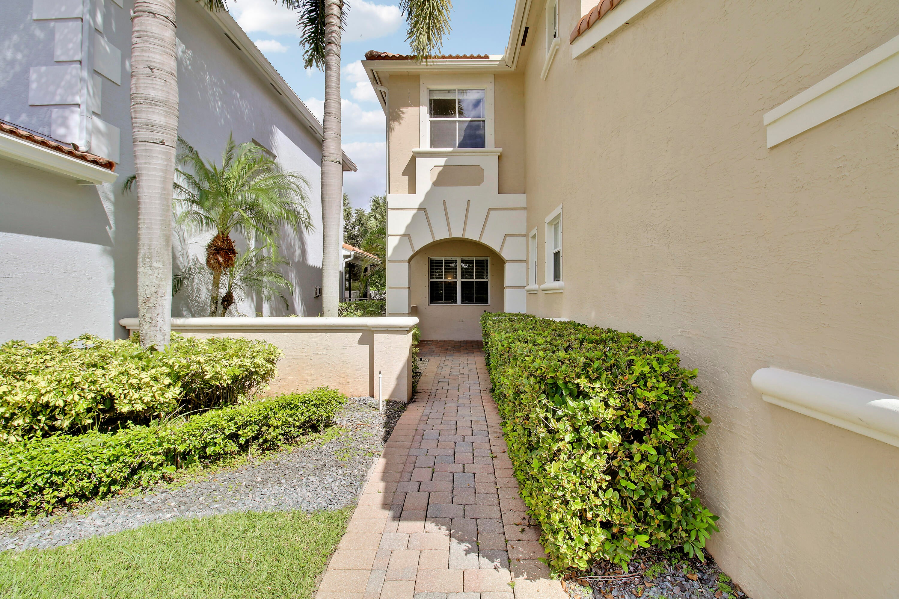 221 Isle Verde Way