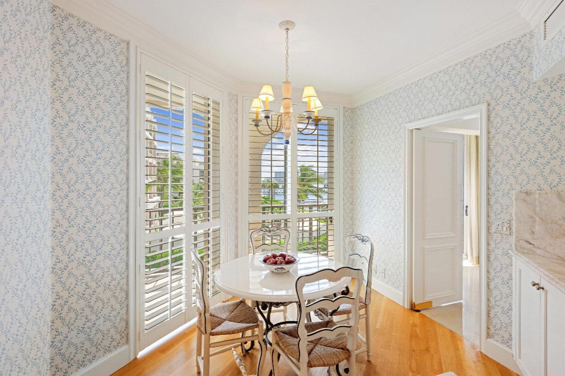 L ERMITAGE PALM BEACH COND DECL FILED 10-7-85 IN - Residential