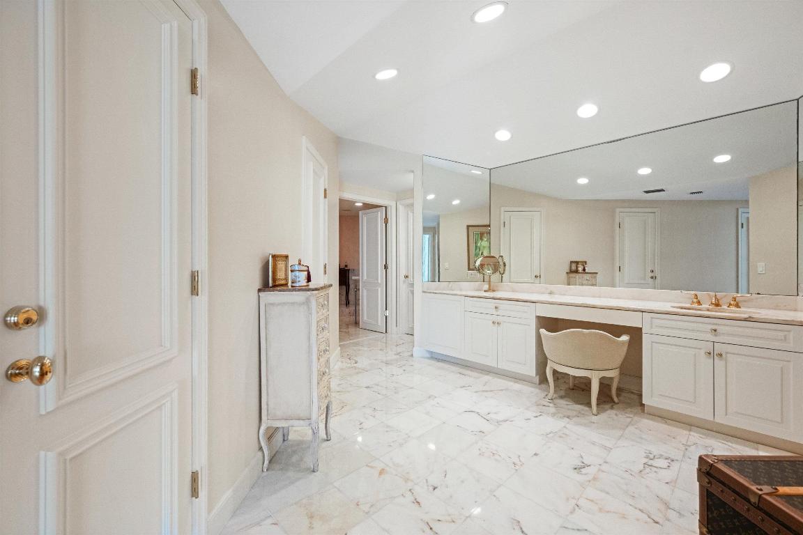 L ERMITAGE PALM BEACH COND DECL FILED 10-7-85 IN - Residential