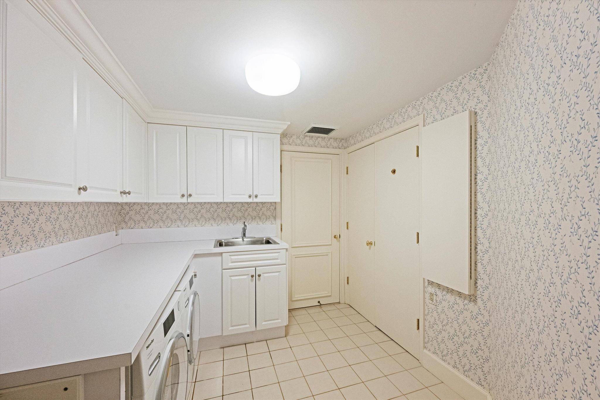 L ERMITAGE PALM BEACH CON - Residential