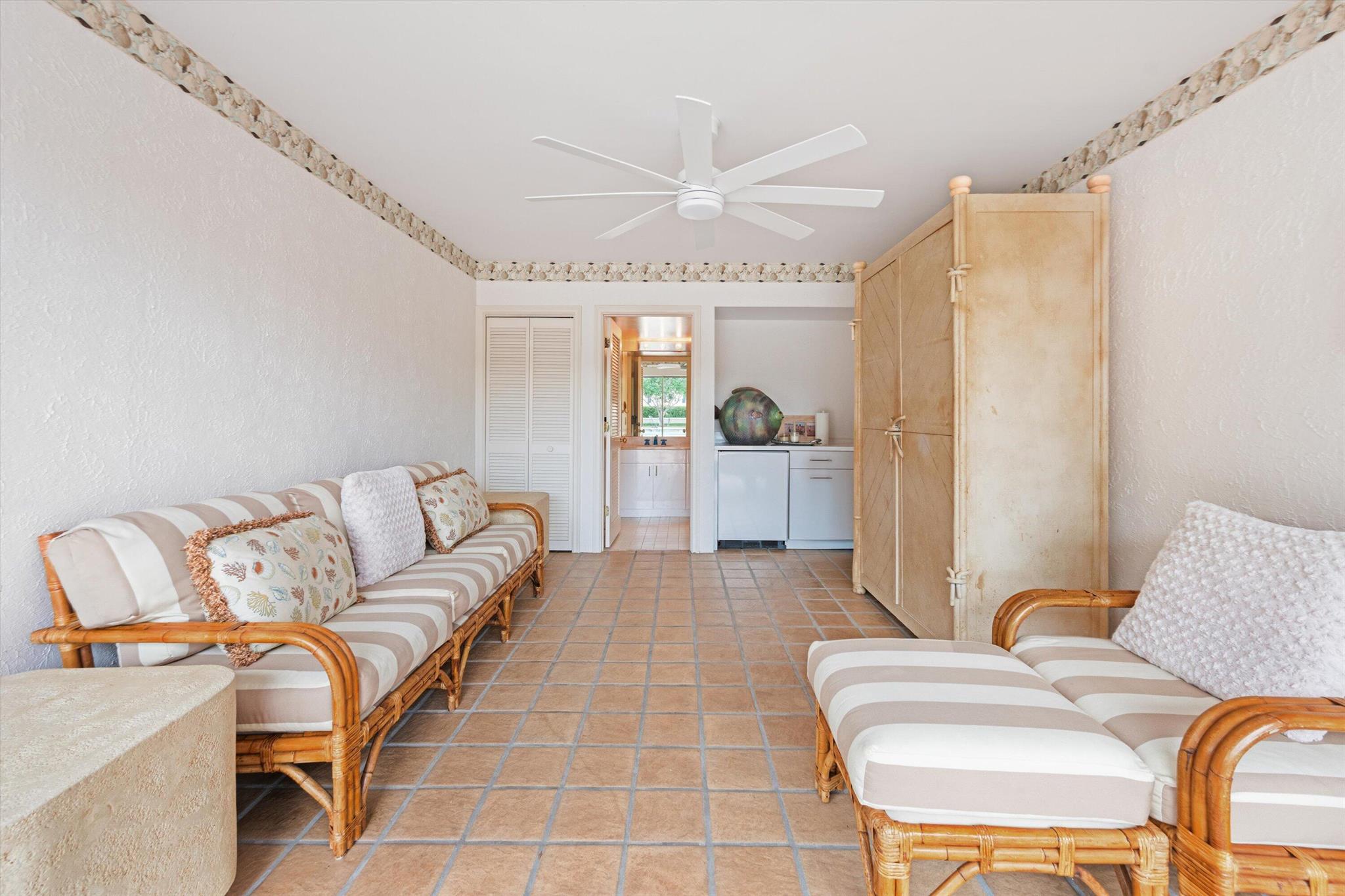 L ERMITAGE PALM BEACH CON - Residential