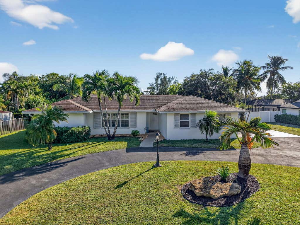 Photo of 4690 PALO VERDE Drive, Boynton Beach, FL 33436 (MLS # B26063539)