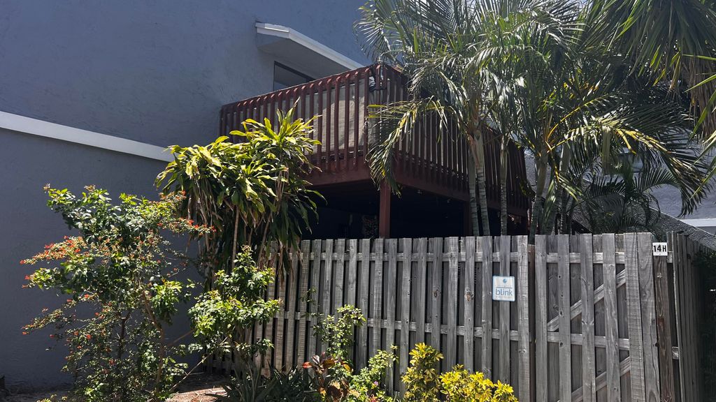 Photo of 14 Crossings Circle #H, Boynton Beach, FL 33435 (MLS # R11089613)