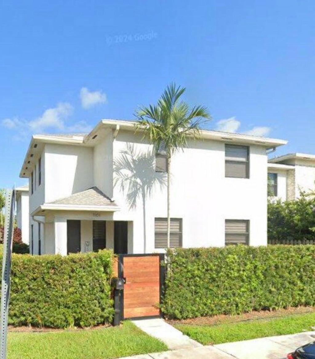 Photo of 1101 NE 3RD Avenue, Fort Lauderdale, FL 33304 (MLS # B26072777)