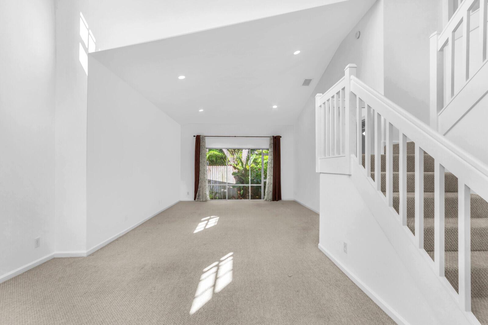 ARMOUR MANOR - Residential Lease