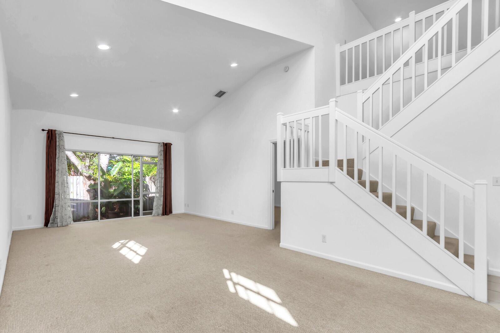 ARMOUR MANOR - Residential Lease