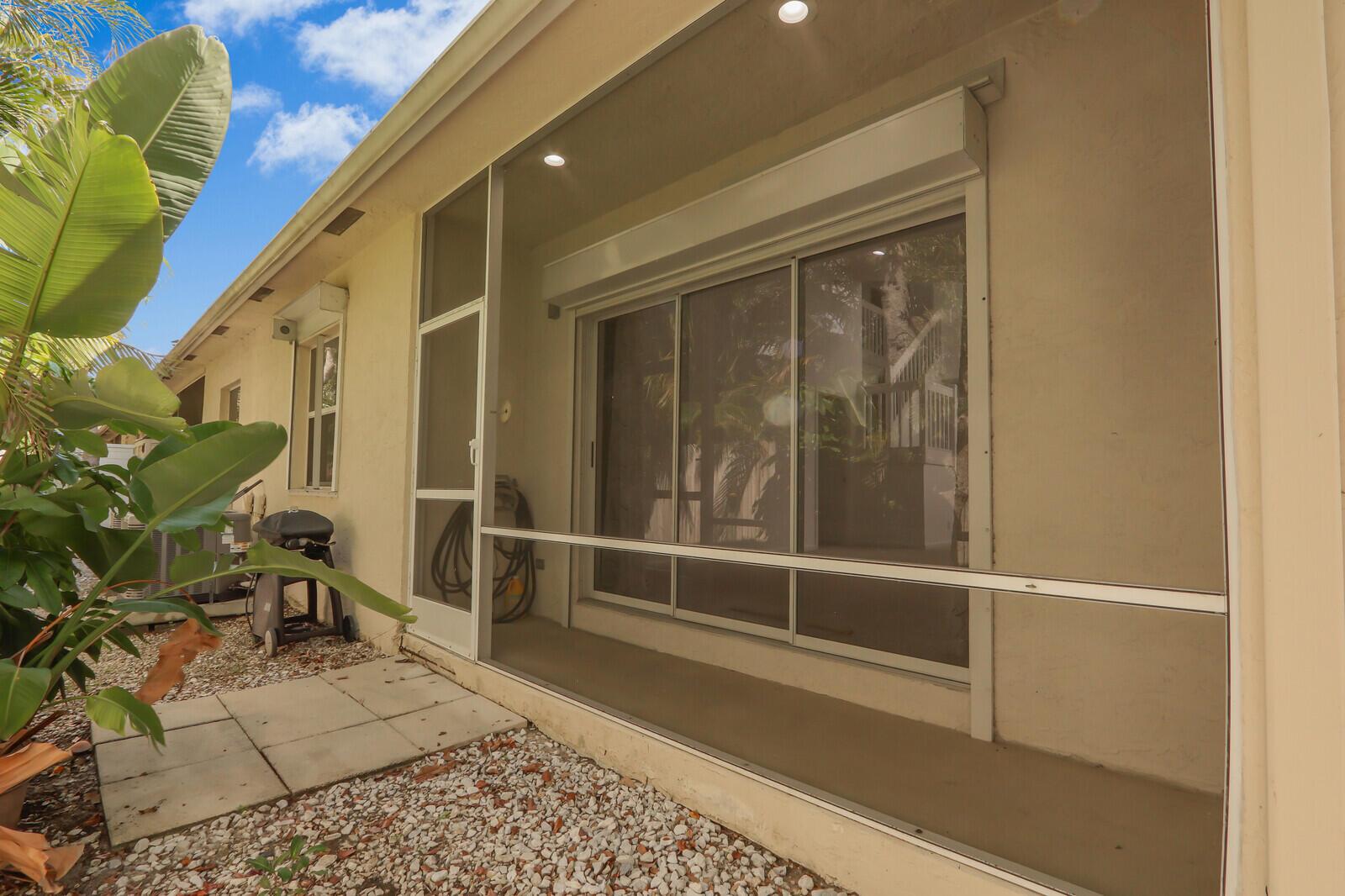 ARMOUR MANOR - Residential Lease