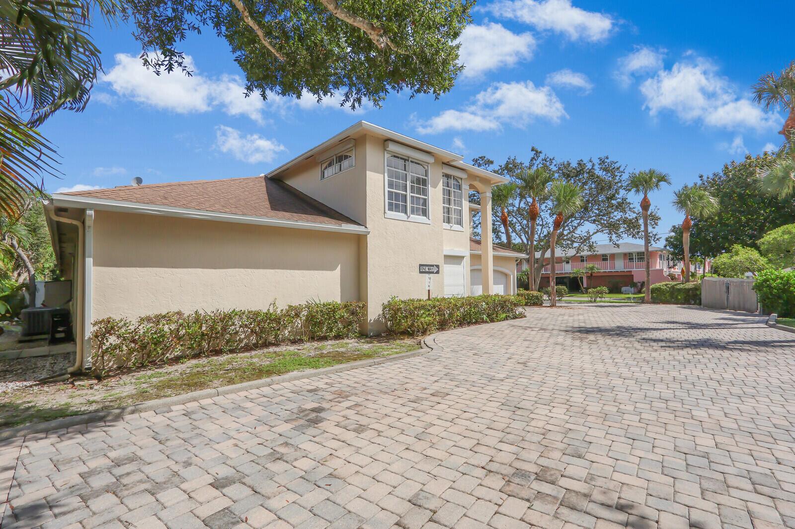 ARMOUR MANOR - Residential Lease