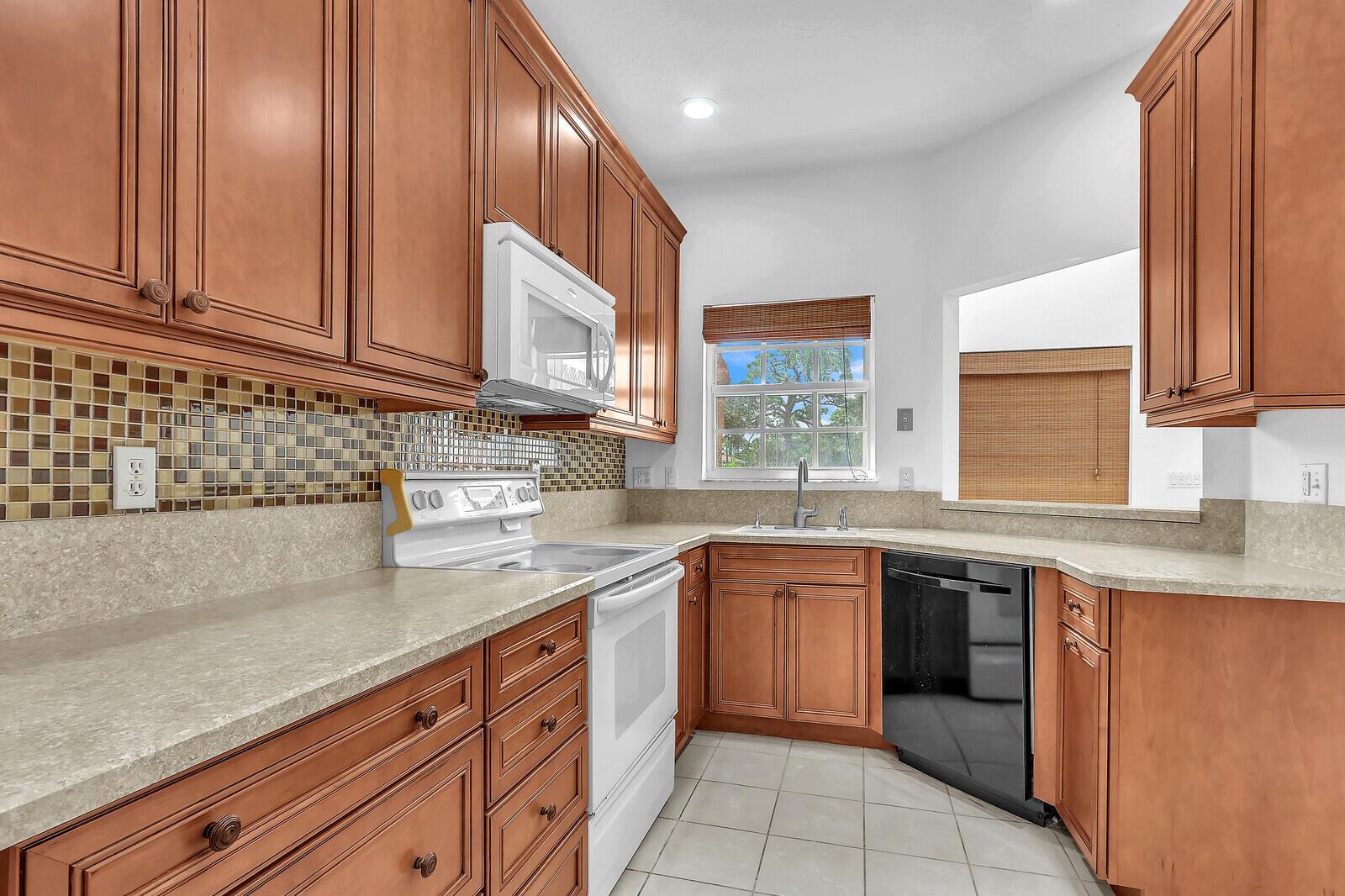 ARMOUR MANOR - Residential Lease