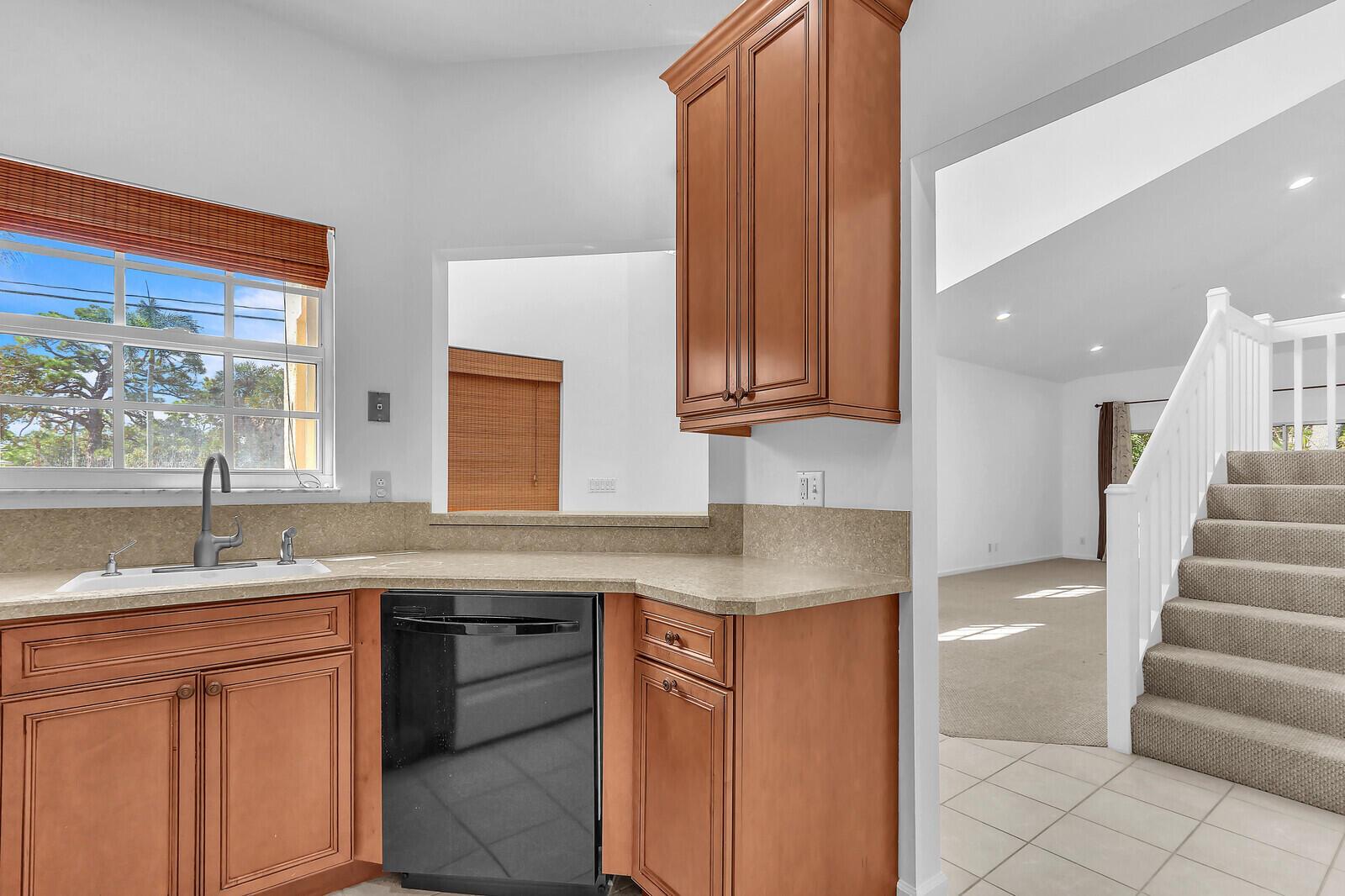 ARMOUR MANOR - Residential Lease