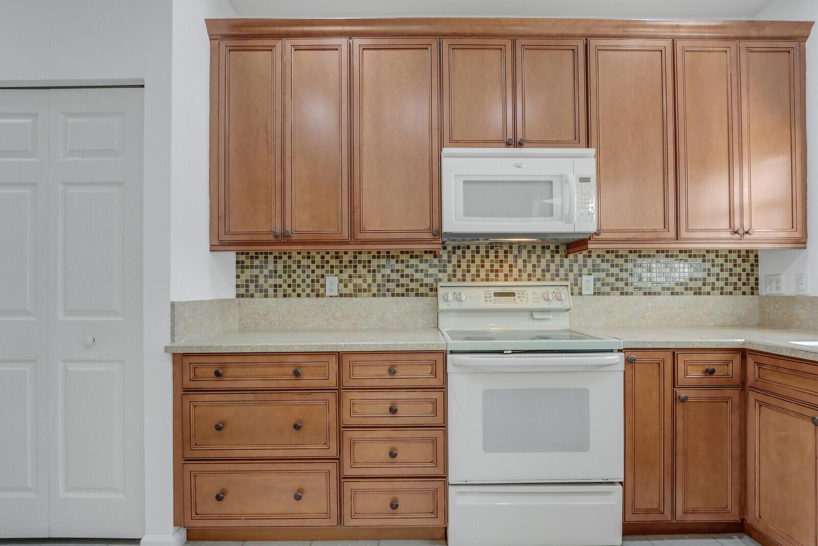 ARMOUR MANOR - Residential Lease