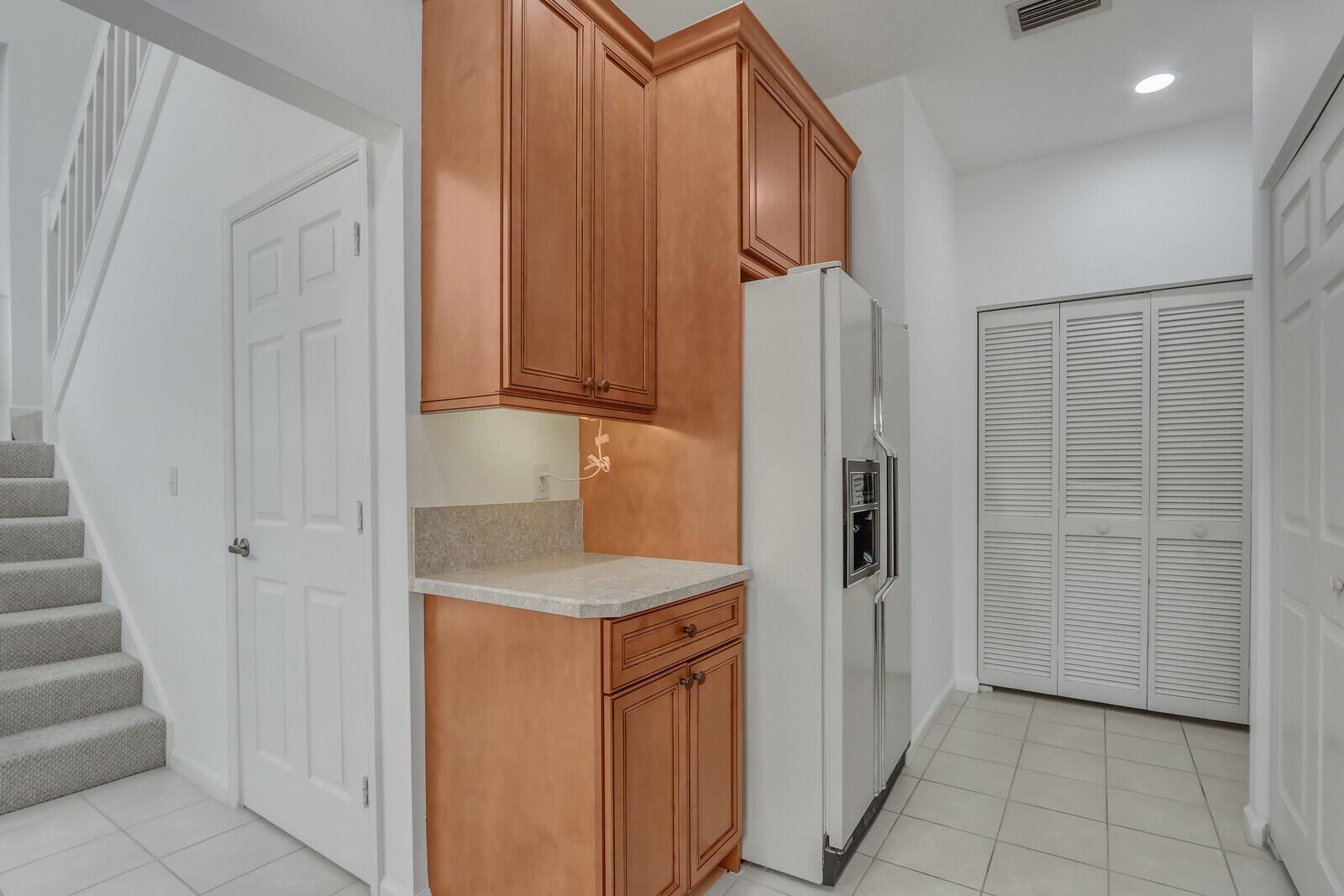 ARMOUR MANOR - Residential Lease