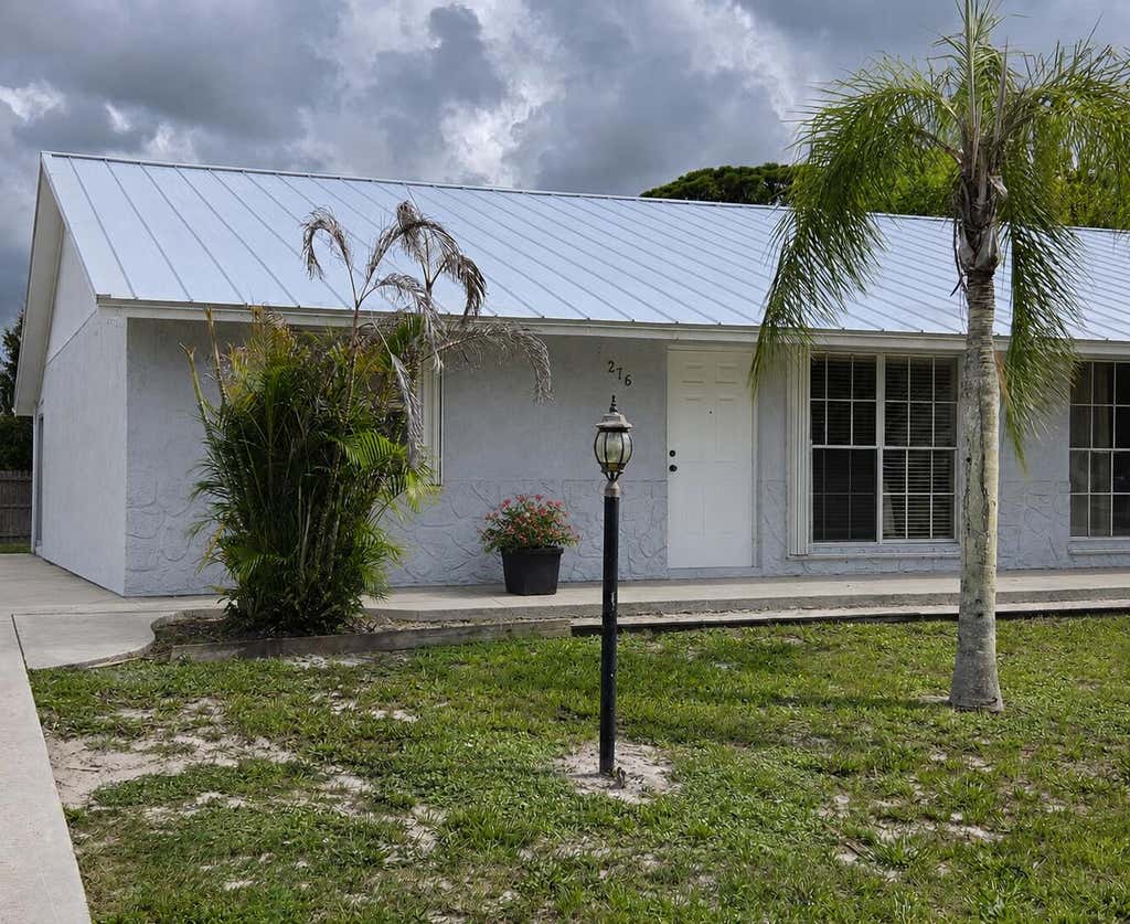 Photo of 276 SE NORFOLK Boulevard, Stuart, FL 34997 (MLS # B26062622)