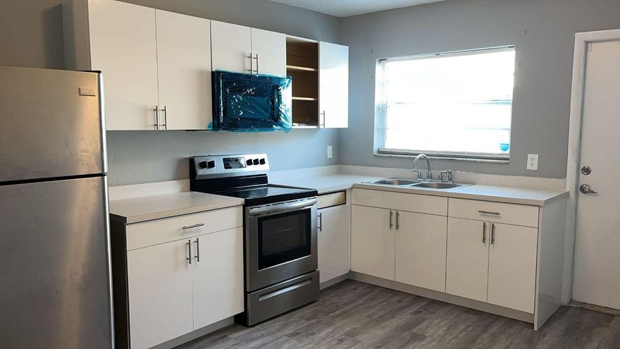 Renovated unit in the heart of Hallandale. 3 Bedrooms 2 Bathroom. Move in ready. Easy showing