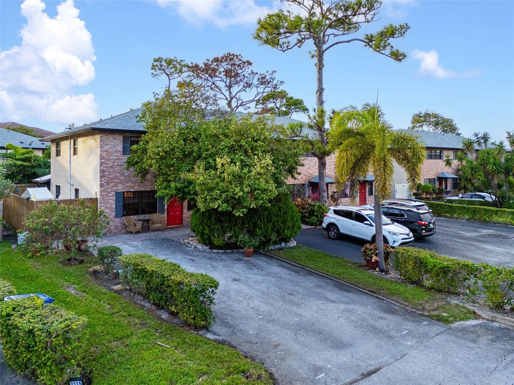 Photo of 2117 NE 11th Avenue #2117, Wilton Manors, FL 33305 (MLS # F10541190)