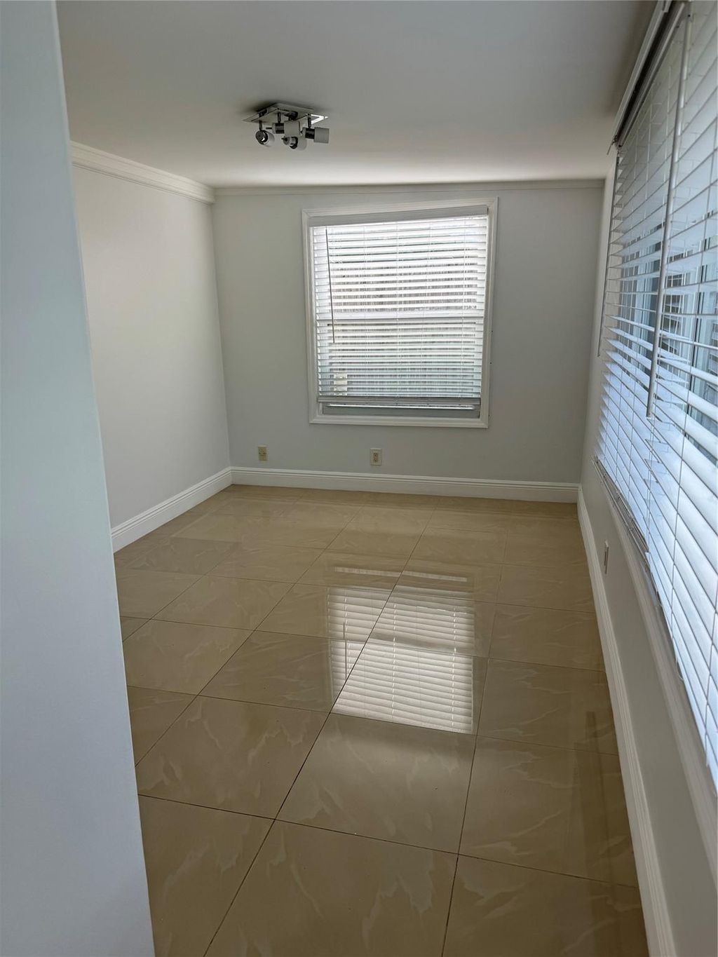 Photo of 860 NE 36 Street, Fort Lauderdale, FL 33311 (MLS # F10451491)