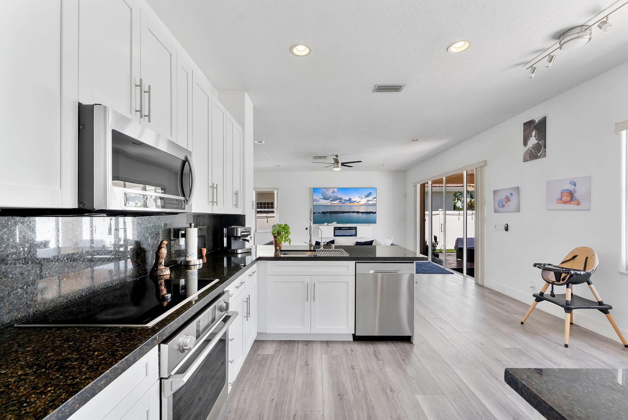 HEFTLER HOMES AT PEMBROKE SHORES - Residential