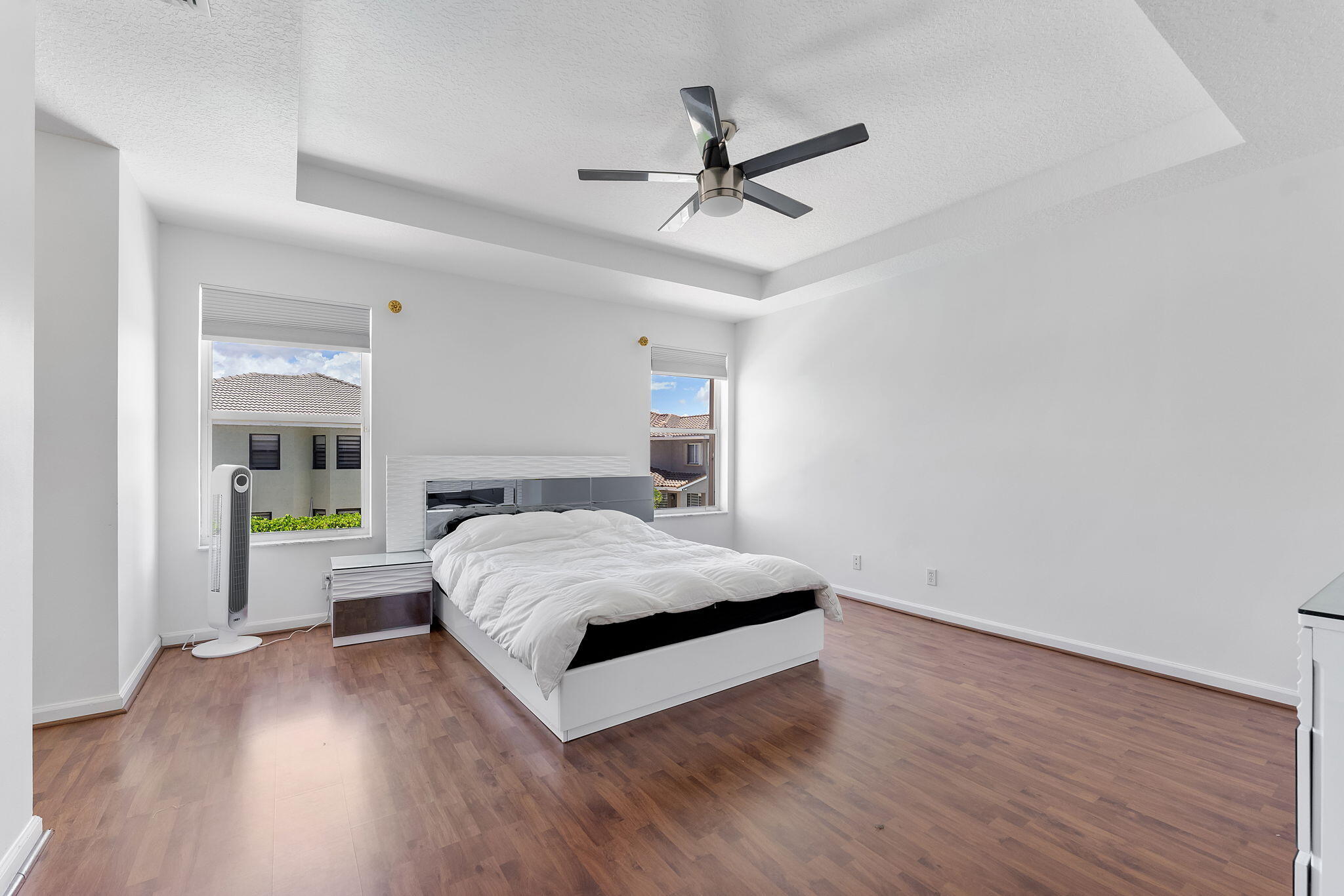 HEFTLER HOMES AT PEMBROKE SHORES - Residential