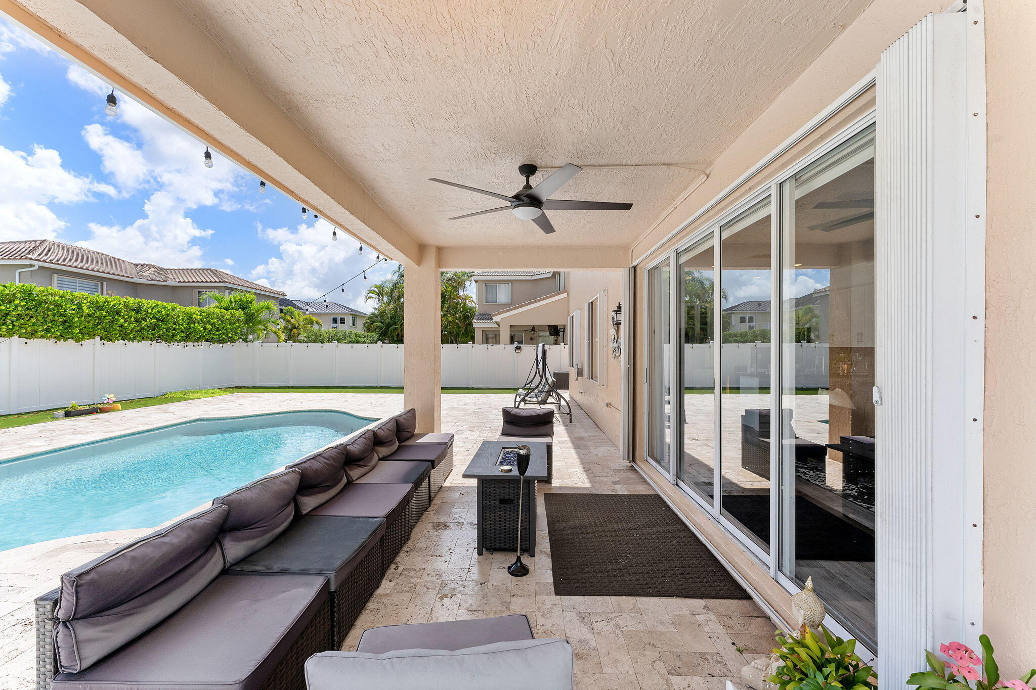 HEFTLER HOMES AT PEMBROKE SHORES - Residential