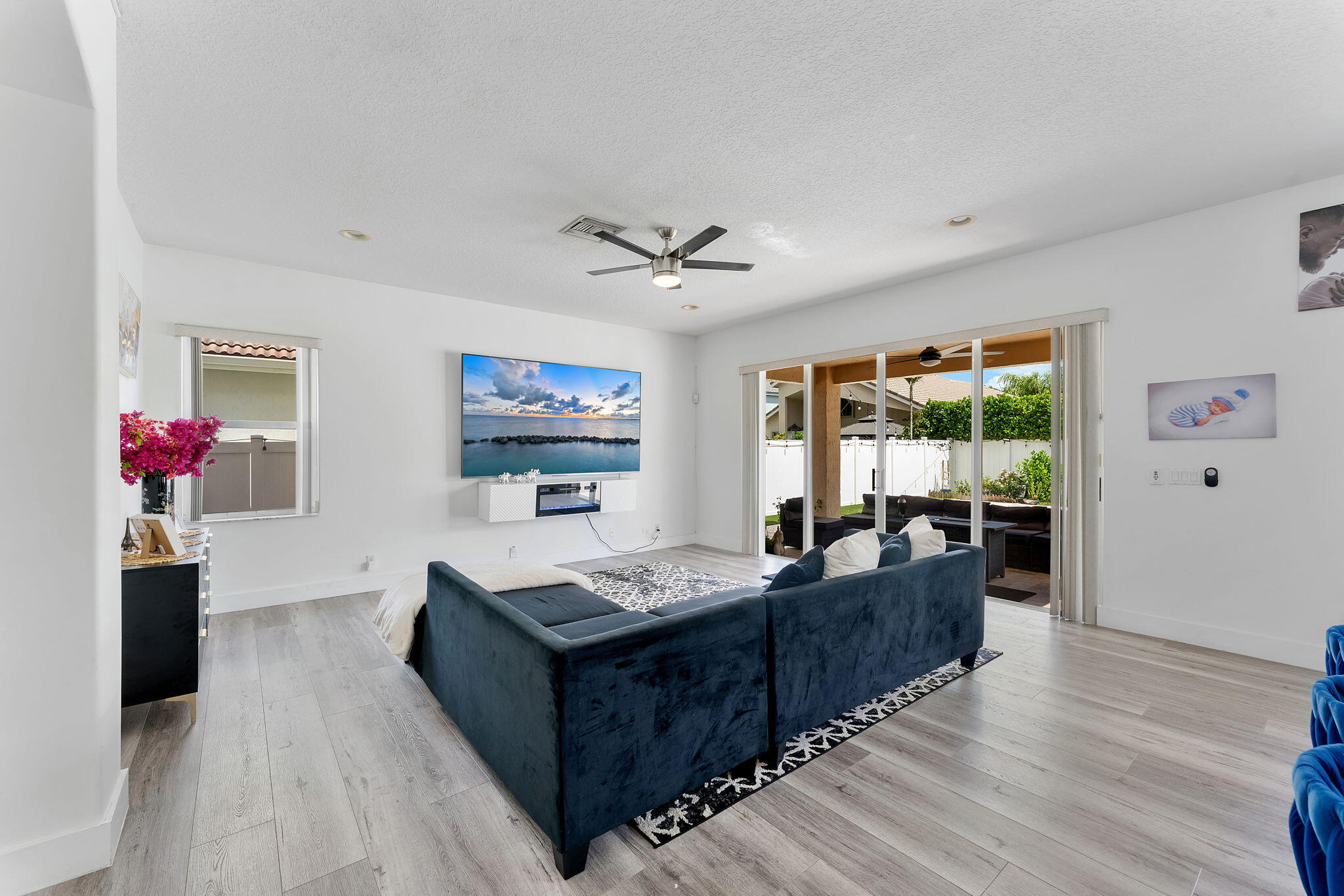 HEFTLER HOMES AT PEMBROKE SHORES - Residential
