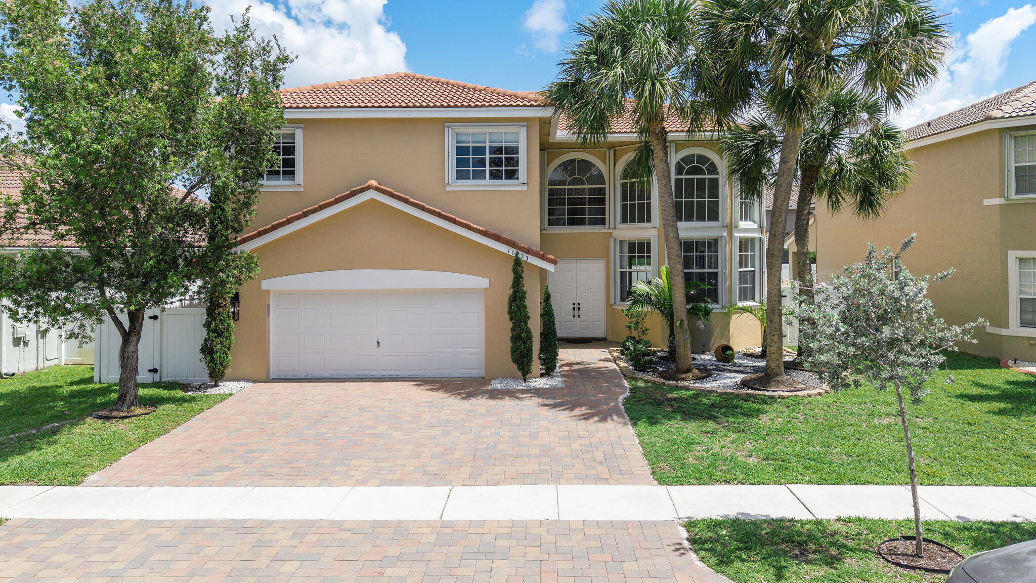 HEFTLER HOMES AT PEMBROKE SHORES - Residential