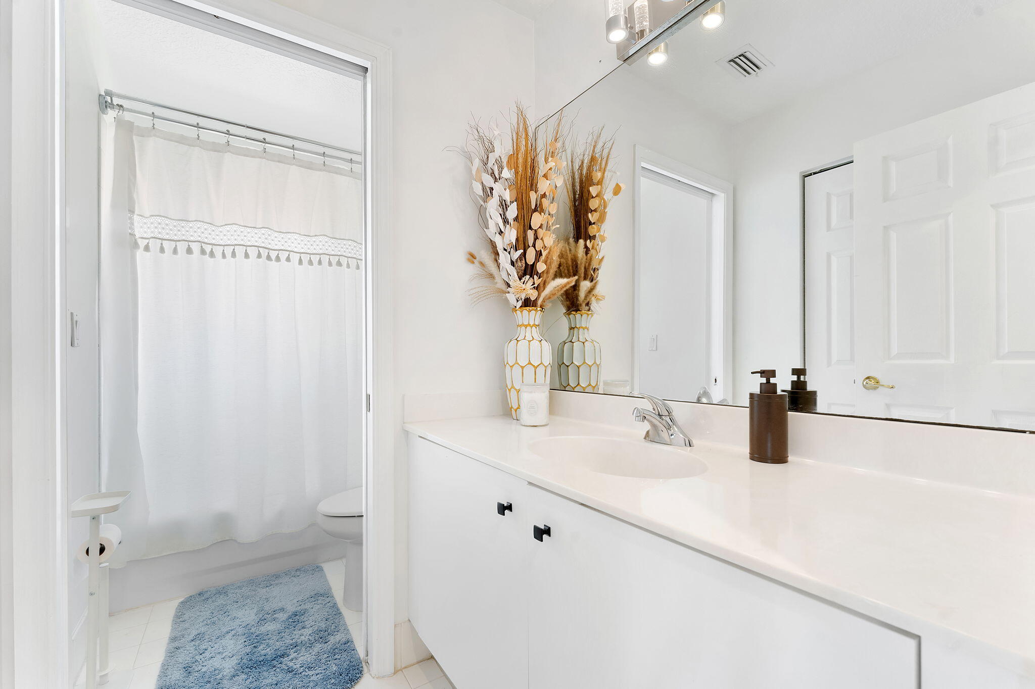 HEFTLER HOMES AT PEMBROKE SHORES - Residential