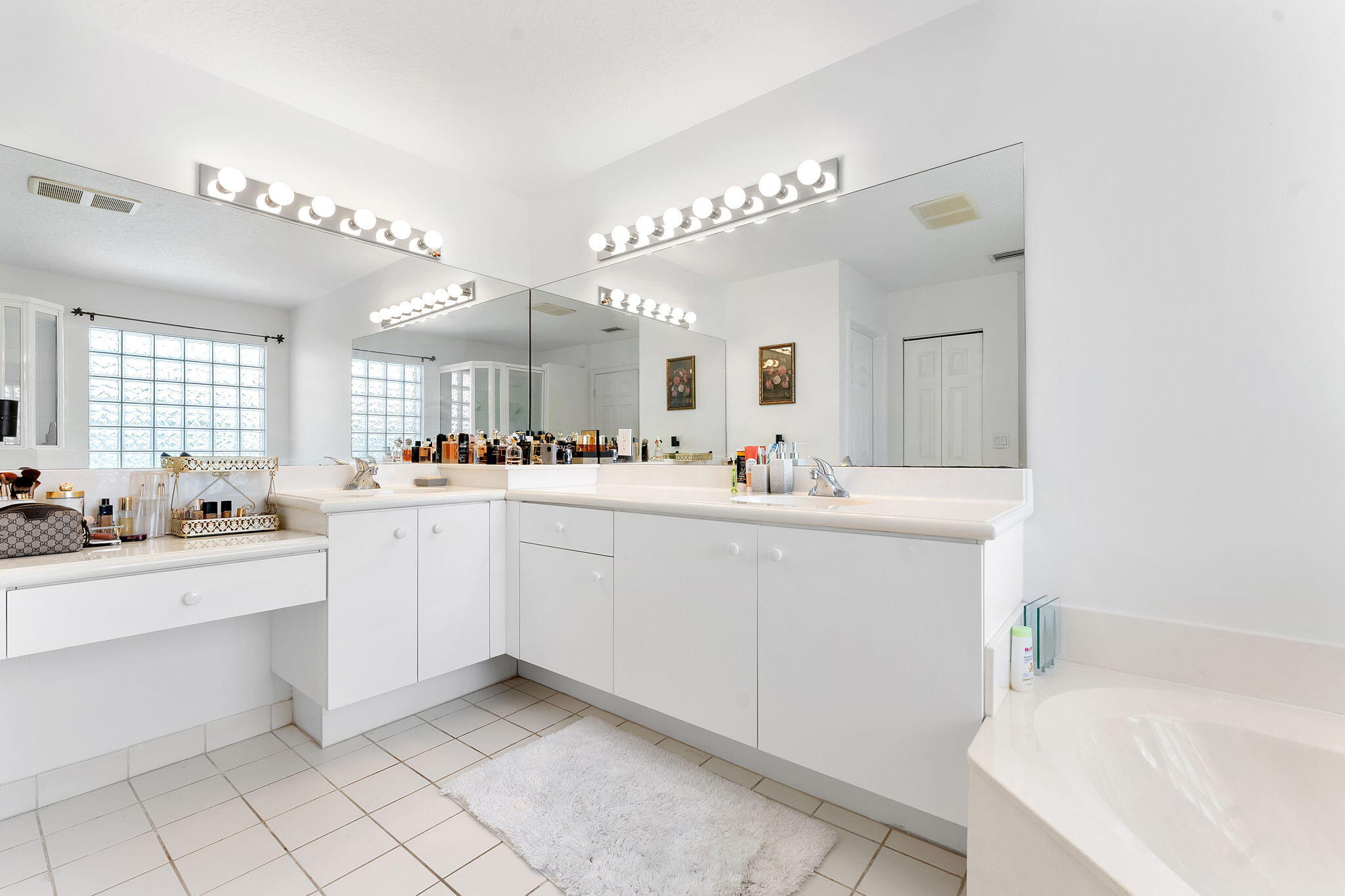 HEFTLER HOMES AT PEMBROKE SHORES - Residential