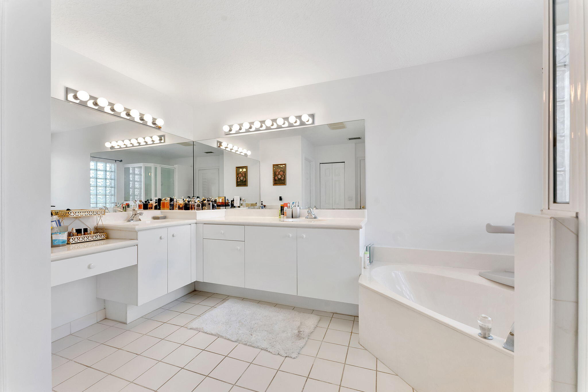 HEFTLER HOMES AT PEMBROKE SHORES - Residential