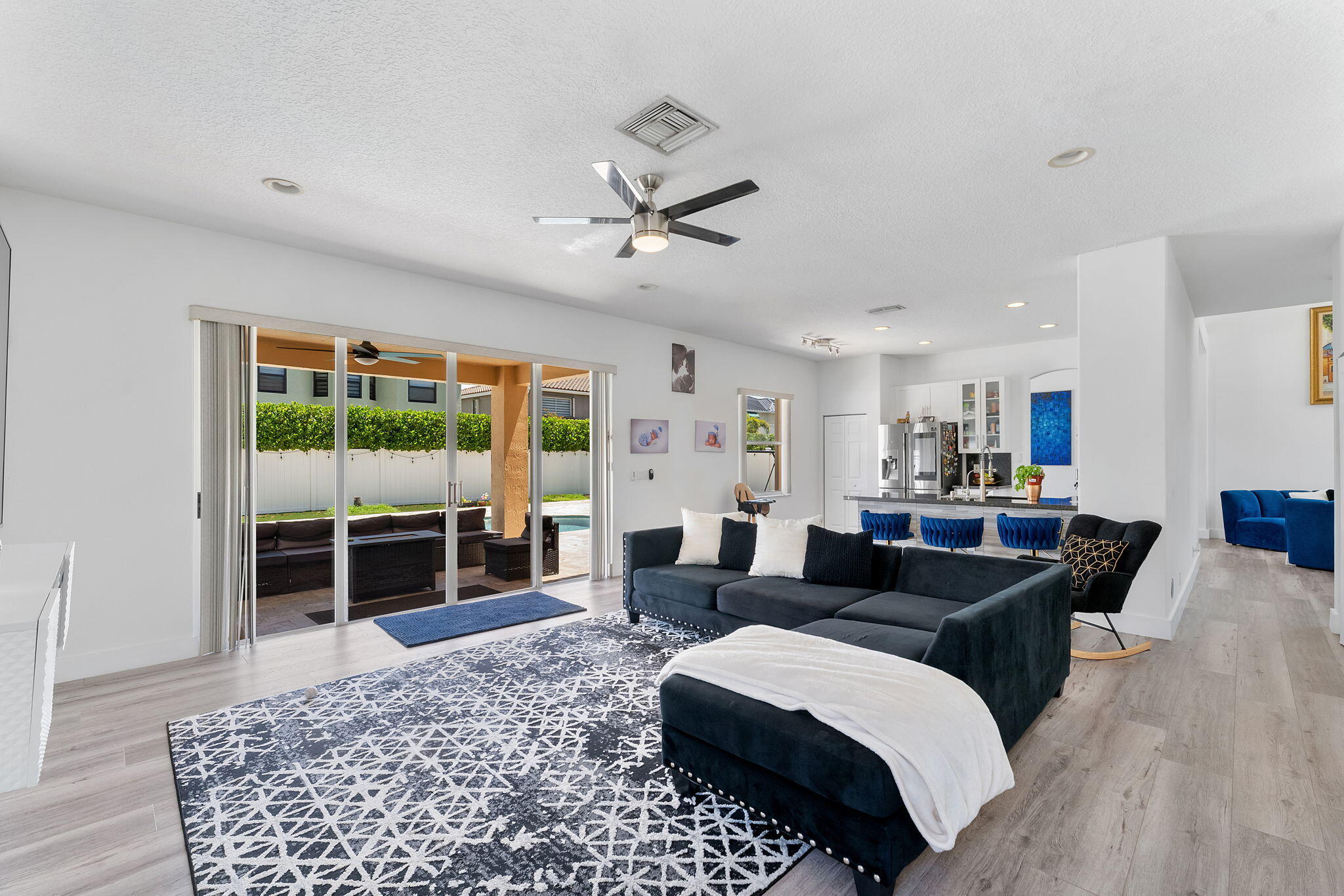 HEFTLER HOMES AT PEMBROKE SHORES - Residential