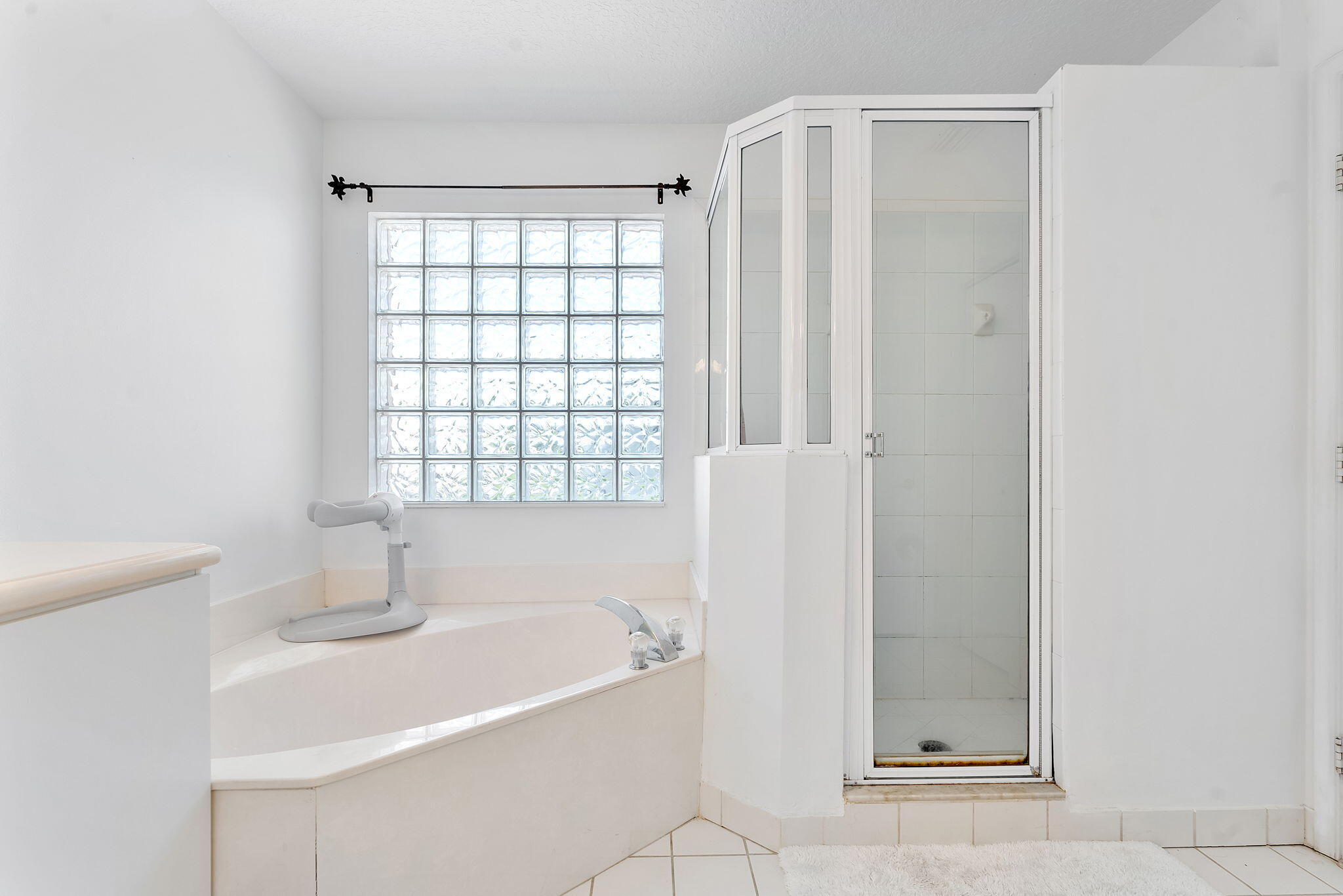 HEFTLER HOMES AT PEMBROKE SHORES - Residential