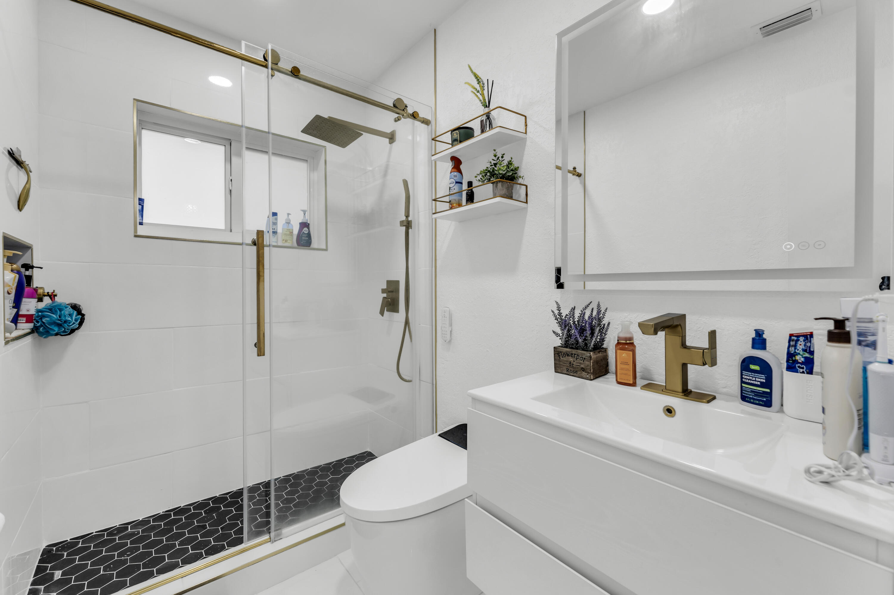 LESLIE PATIO HOMES SEC 4 - Residential